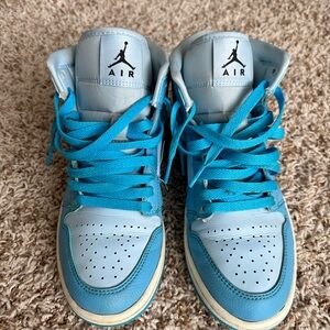 Nike Air Jordan 1 Mid SE ice blue size 7.5